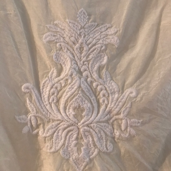 Banana Republic Embroidered Top - Picture 2 of 5