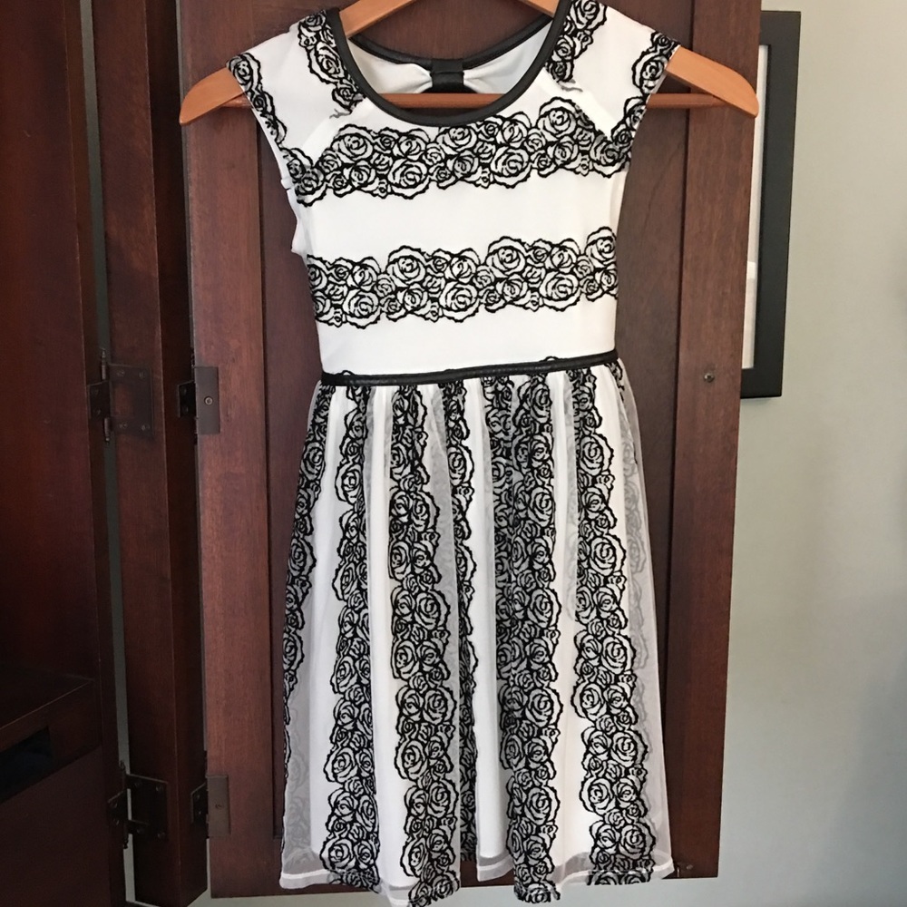 Girl's lacey dress. NWT