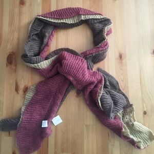 Beagle House knit scarf