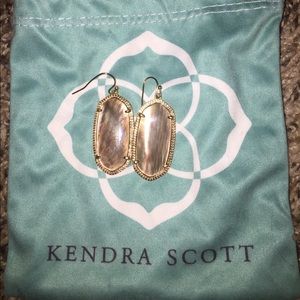 Kendra Scott elle brown pearl earrings!!