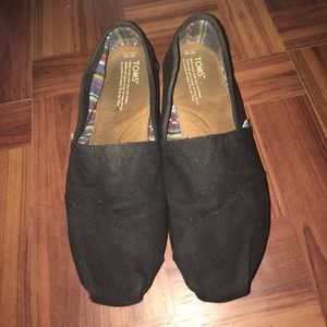 Slightly Worn TOMS✨