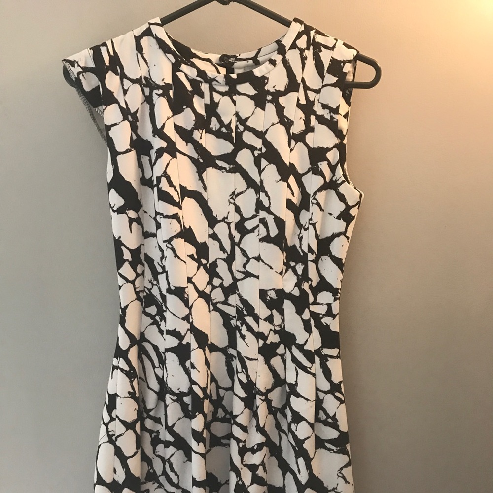 Super cute H&M Dress size 6