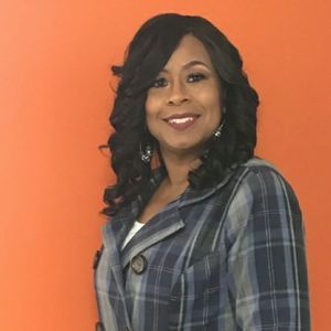 Meet your Posher, Adrianne