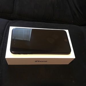 Matte Black 32GB IPhone 7 Plus all accessories