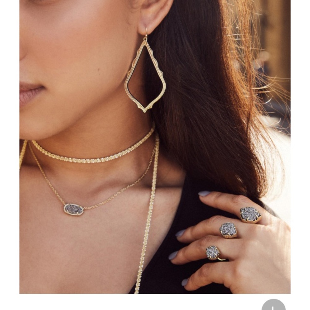 Kendra Scott Elisa necklace!