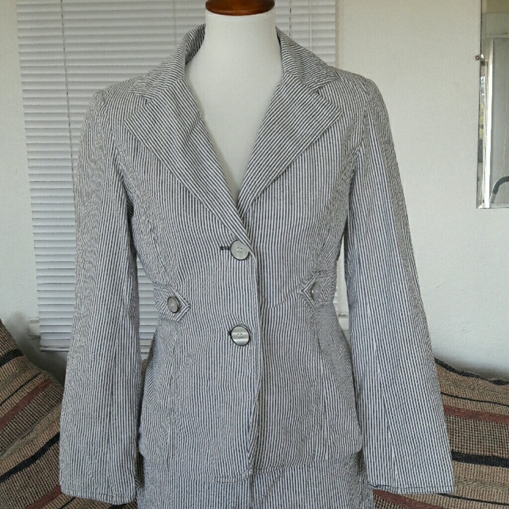 2-Piece Gray and White Striped Pant Suit