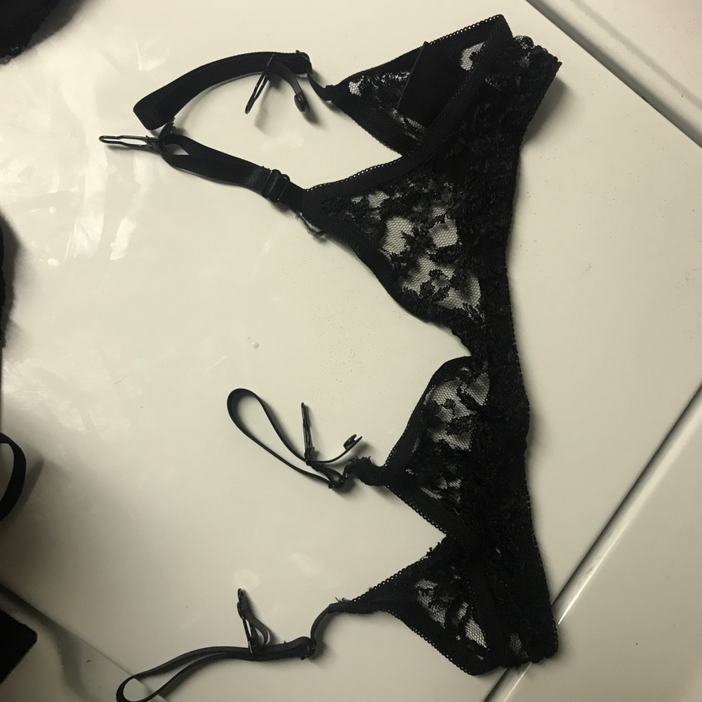 Lace garter belt with clips