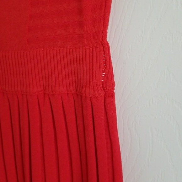 Red dress - Picture 2 of 3