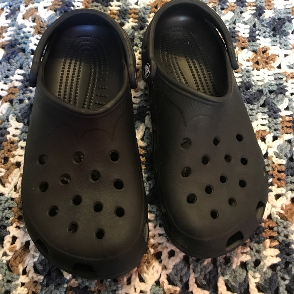 Black Unisex crocs woman's 8/9 men's 6/7