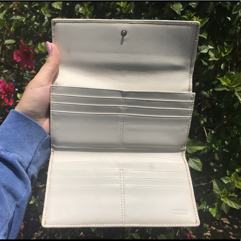 Designer Coach Wallet - Picture 3 of 3