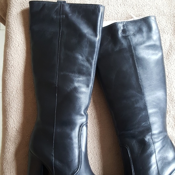 Black leather boots - Picture 4 of 7