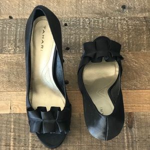 Tahari black satin holiday glitzy heels. Sz 8.5