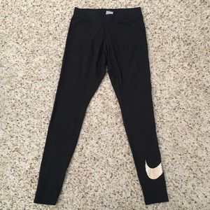 Black Nike leggings