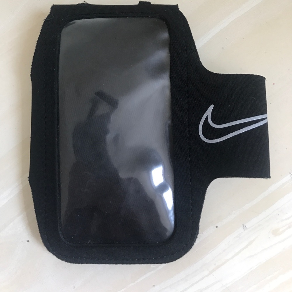 Nike cell phone holder for working out