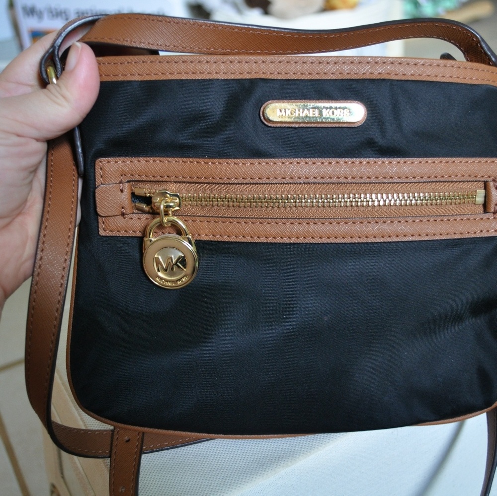 ✔🍁Free Authentic Michael Kors cardholder