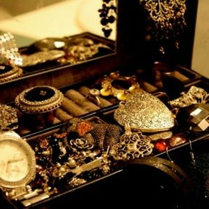 L😍😍k at my vintage jewelry!