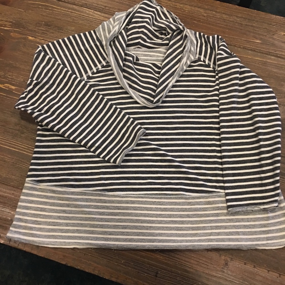 EUC Lane Bryant Light Black/Cream Striped Tunic