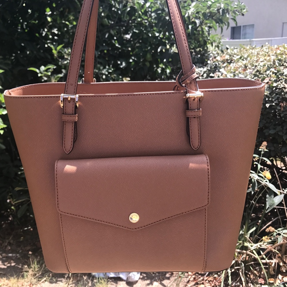 BRAND NEW Michael Kors purse with tags!!