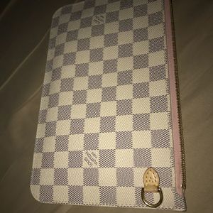 LOWEST PRICE DROP 100% Authentic Never-full clutch