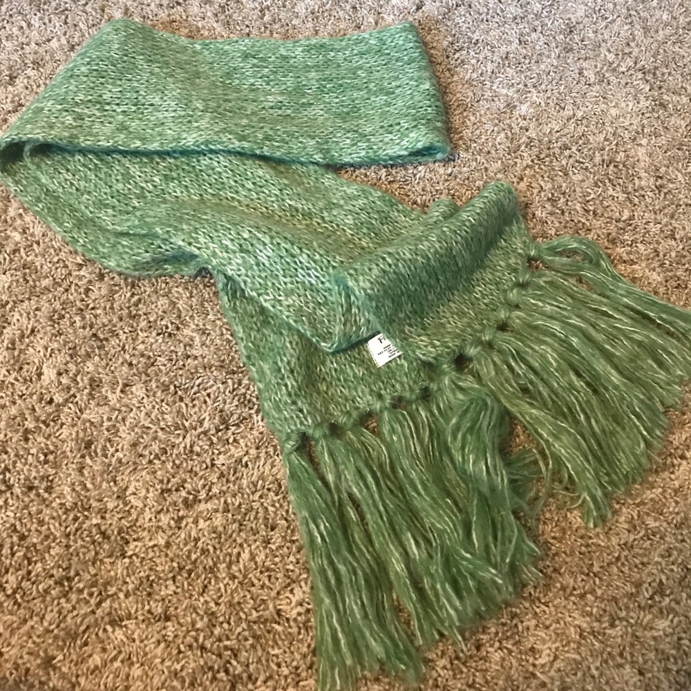 Preston and York Soft Green Knitted Scarf