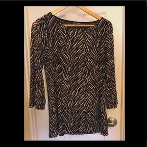 Black and gold long sleeve nylon shirt