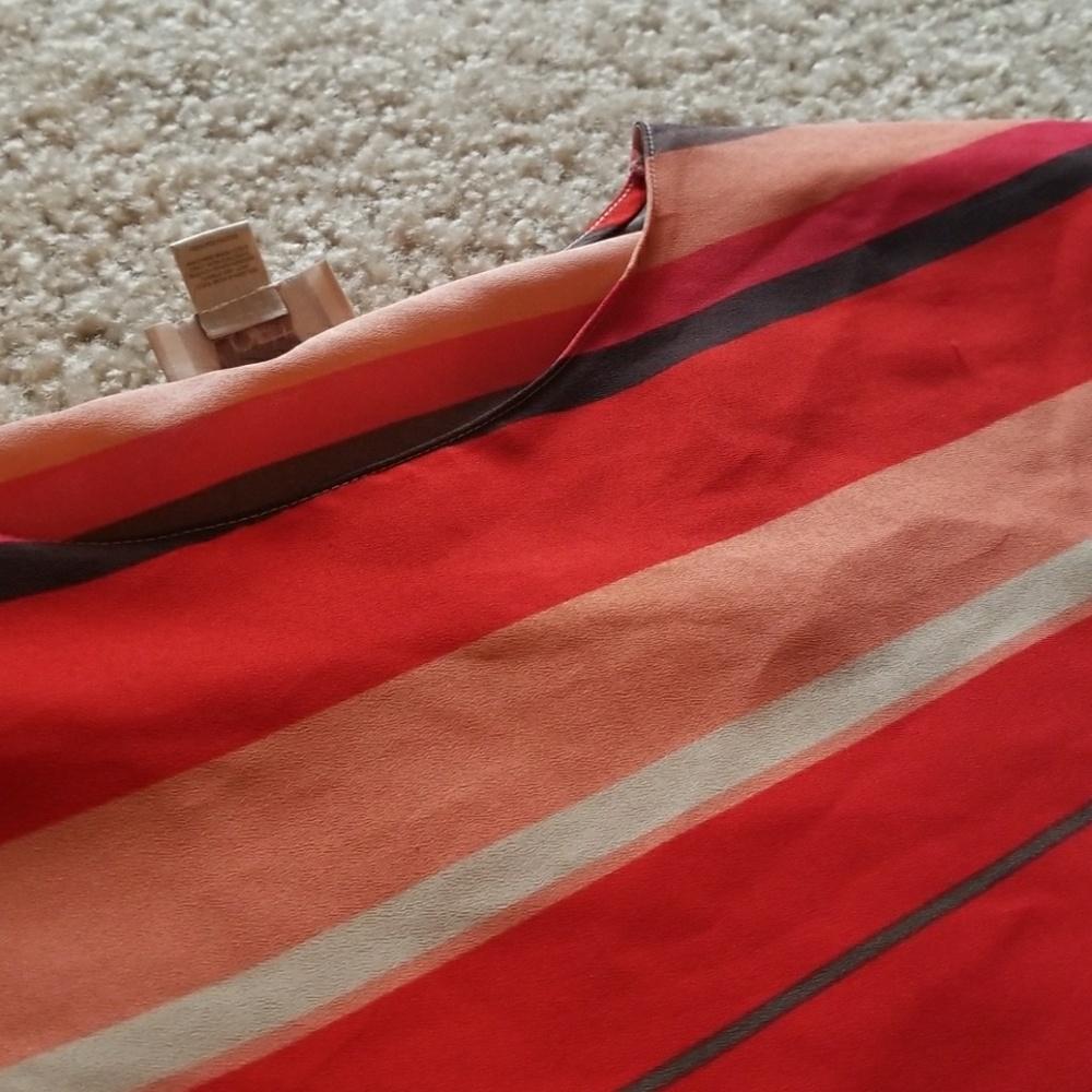Top - Picture 2 of 2