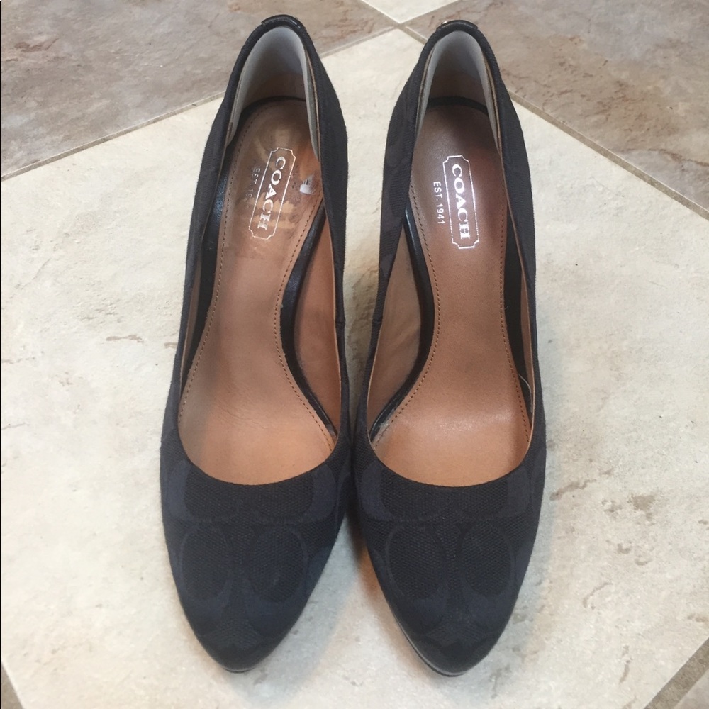 Coach Pumps