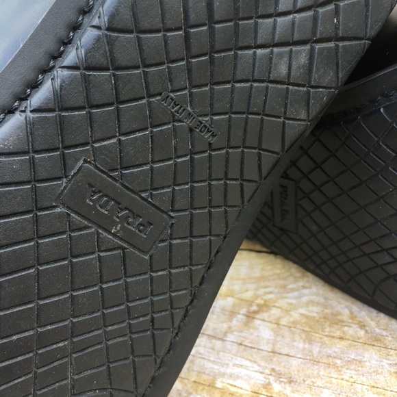 Men\'s Prada loafers. Real black leather. Size 9 main image 6