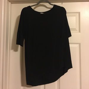 Black mid sleeve tee