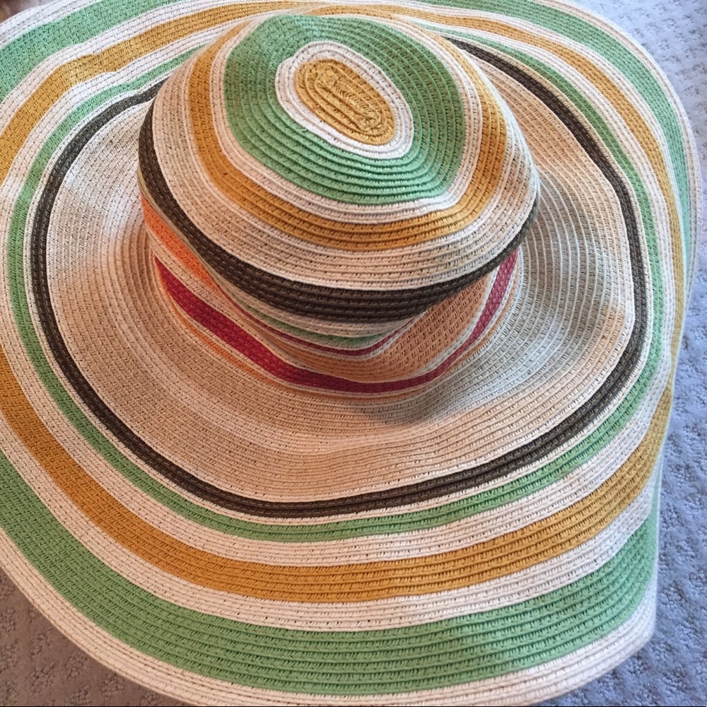 Floppy beach sun hat
