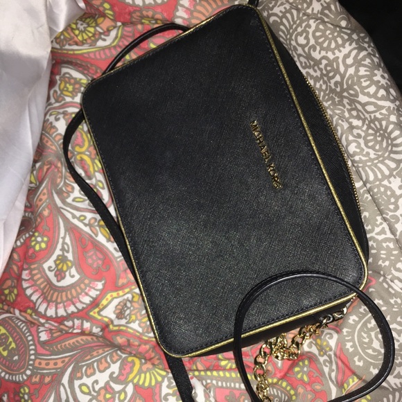 Authentic Michael Kors satchel - Picture 4 of 4