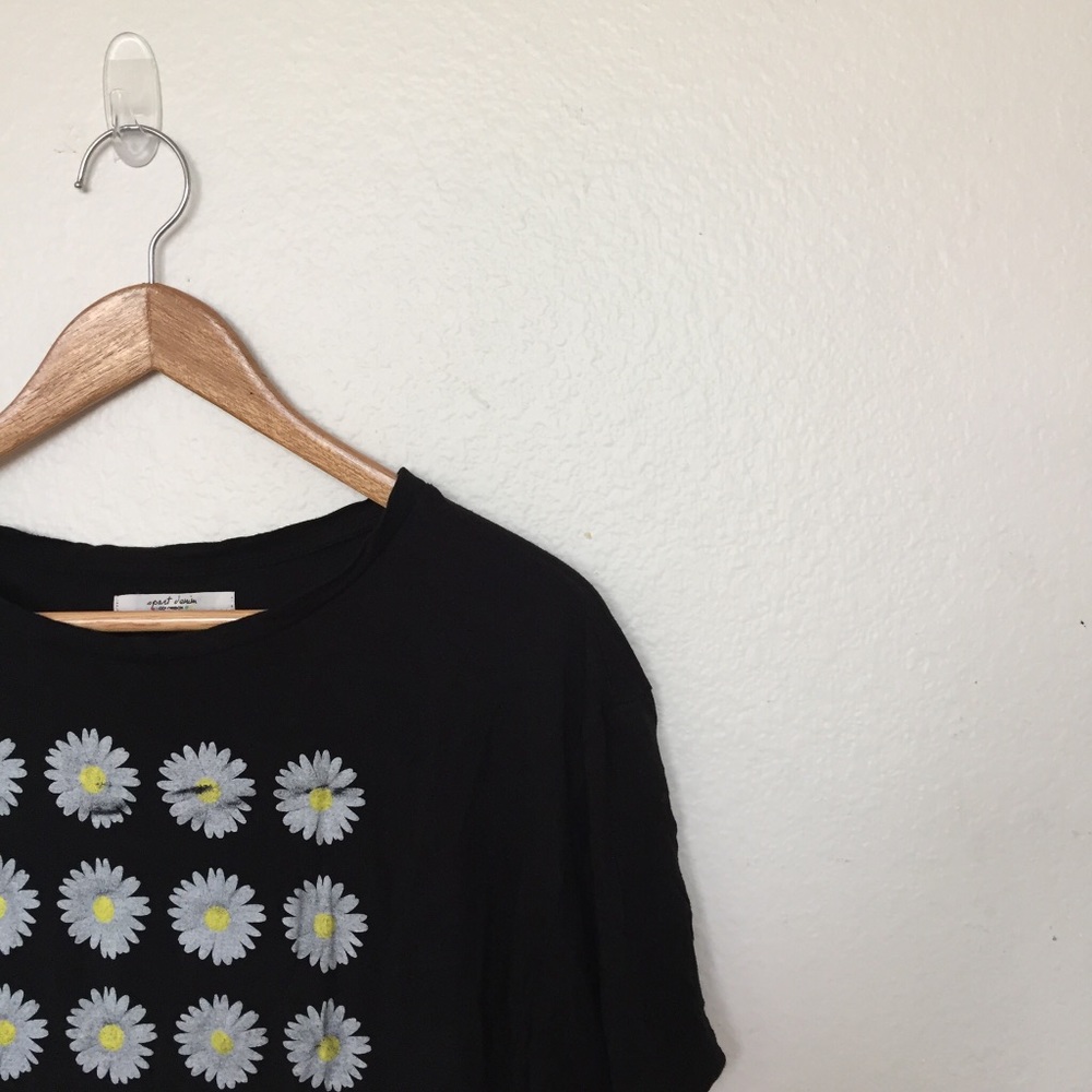 SOLD//black crop oversized tee with daisy prints