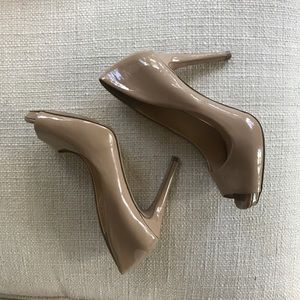 Jessica Simpson patent leather peep toe heels