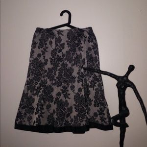 ANN TAYLOR Dark Gray Skirt w Black Floral Print