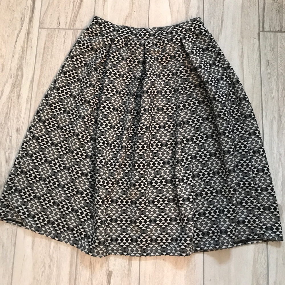 Joe B pleated geometric print skirt