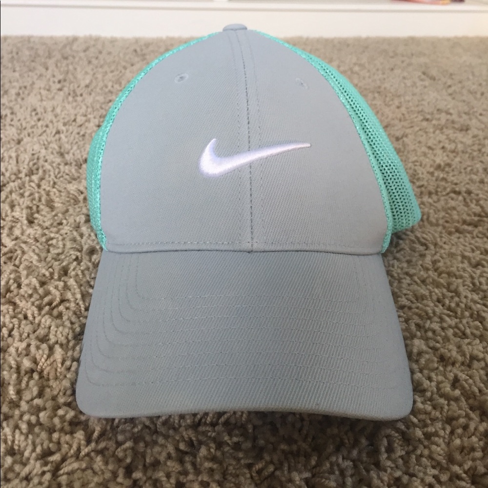 Nike golf hat fit L/XL