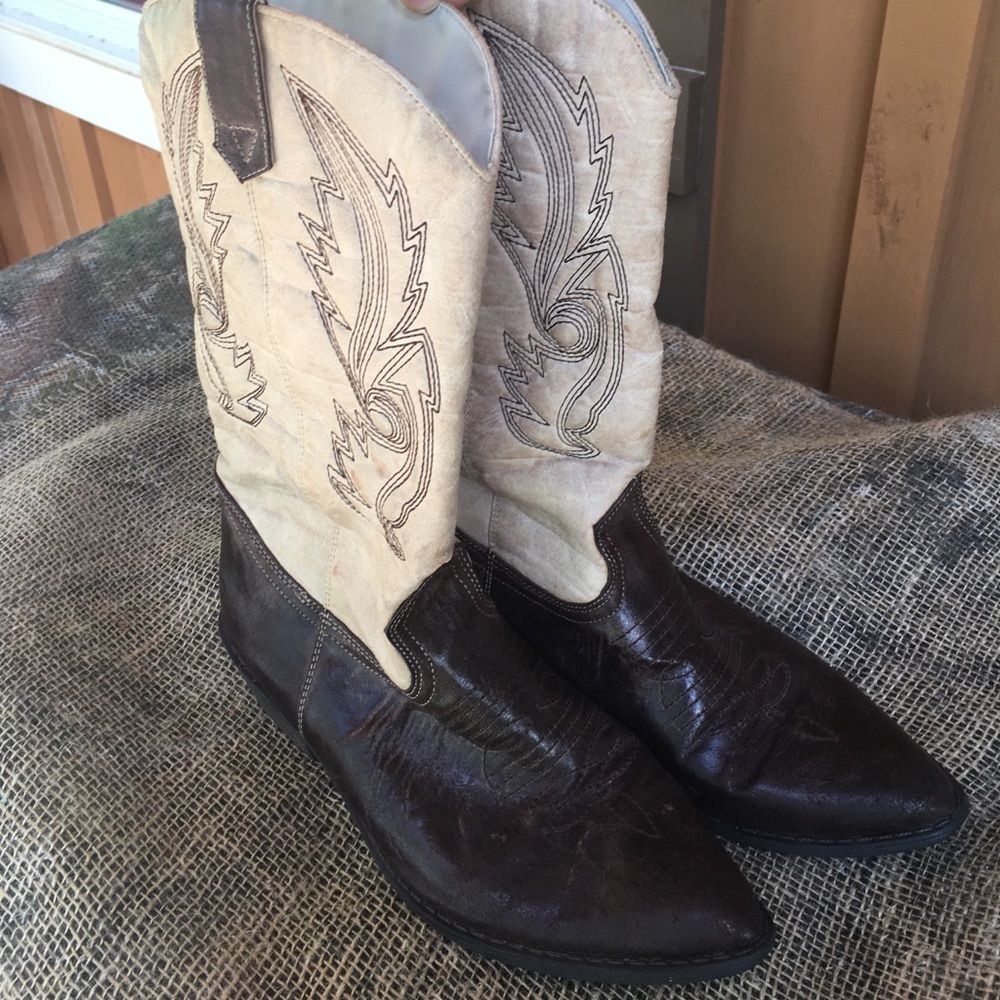 Coconut two toned cowboy boots