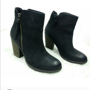 Nubuck Ryatt Zip Leather Ankle booties size 9
