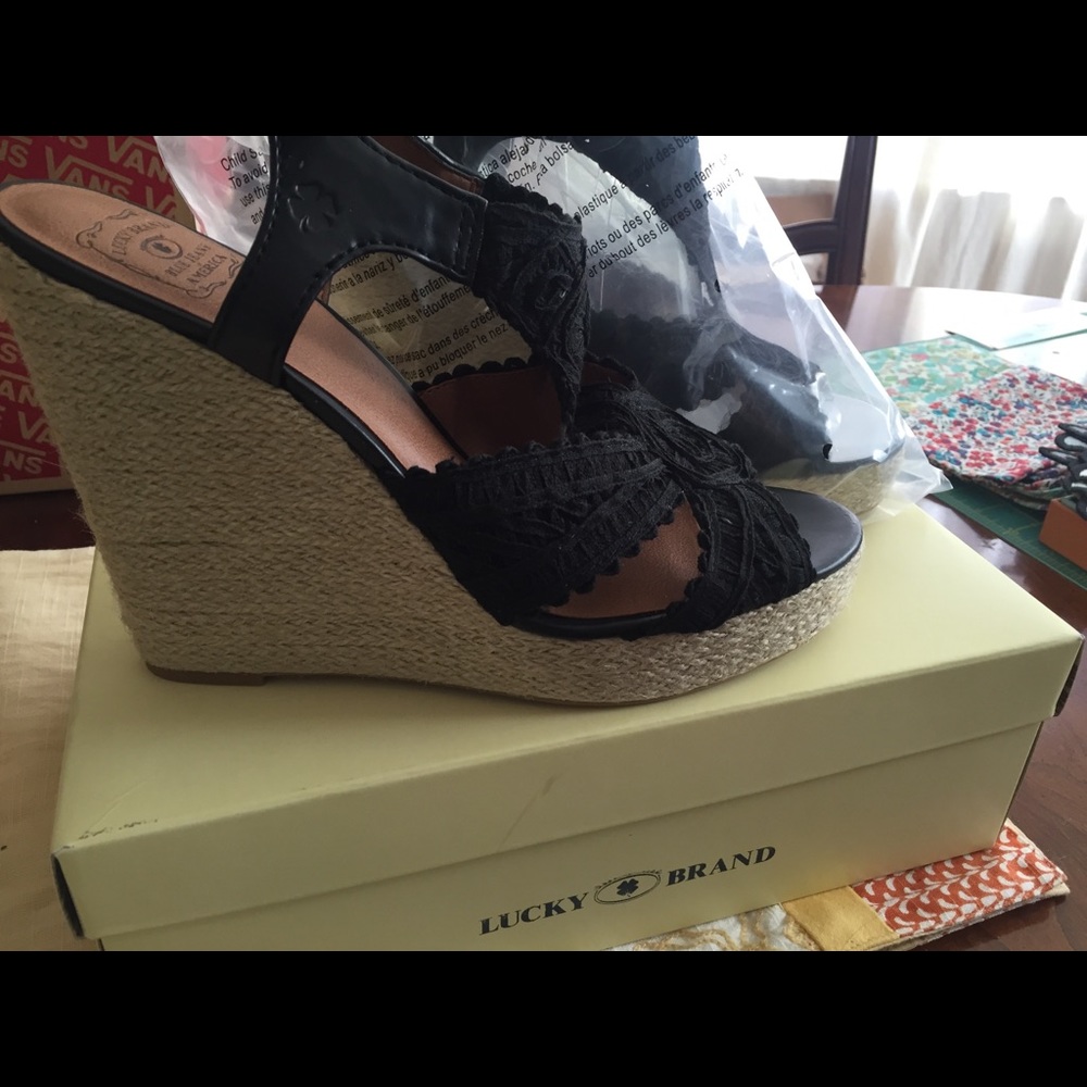 Lucky Brand "Ridgeview" platform shoes 10M BNWT