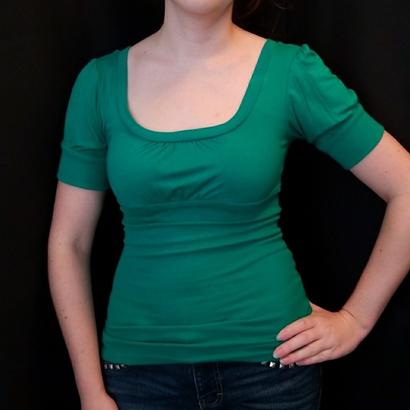 Green Short Sleeved Scooped Neck Top - Picture 2 of 5
