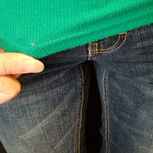 Green Short Sleeved Scooped Neck Top - Picture 5 of 5