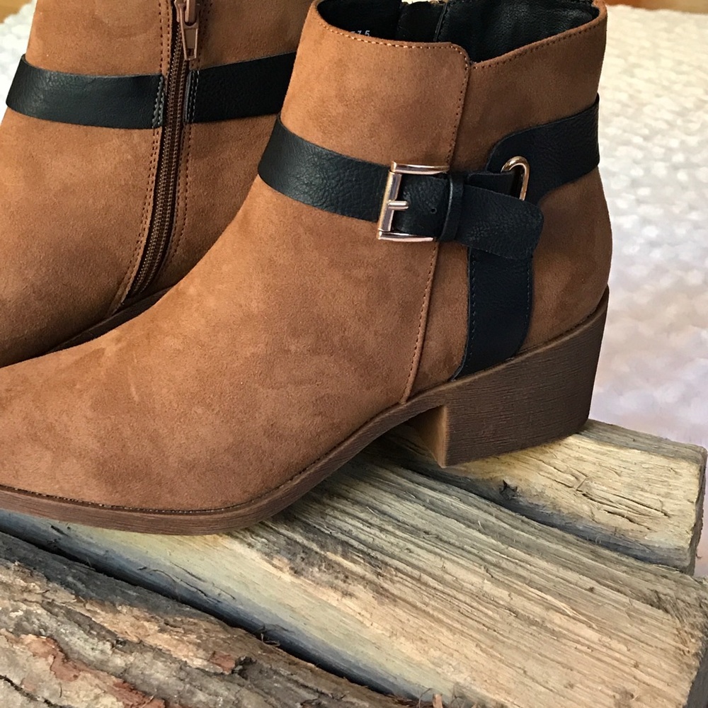[New] 6.5 BROWN BUCKLE BOOTIES $59 - Picture 2 of 6