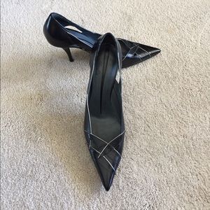 Closed toed heel
