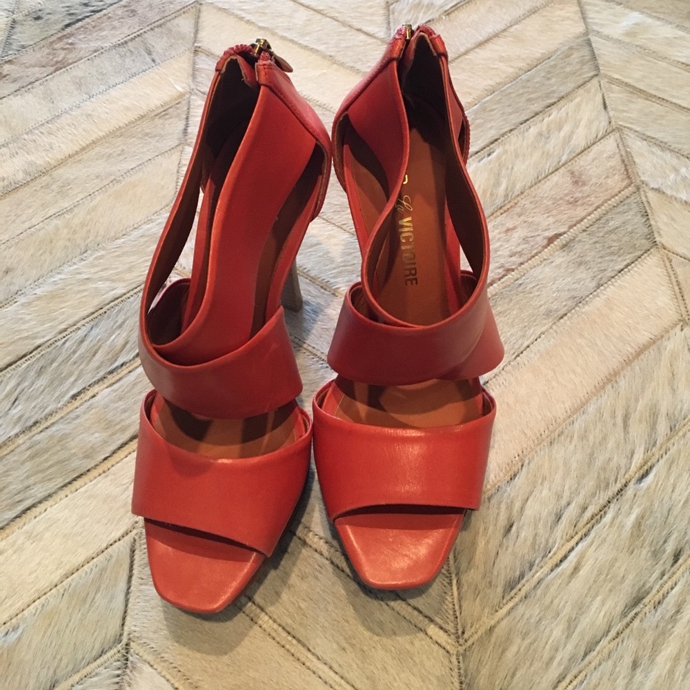 Pour La Victoire Sandals-New