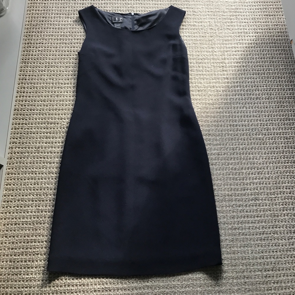 Scoopneck navy dress