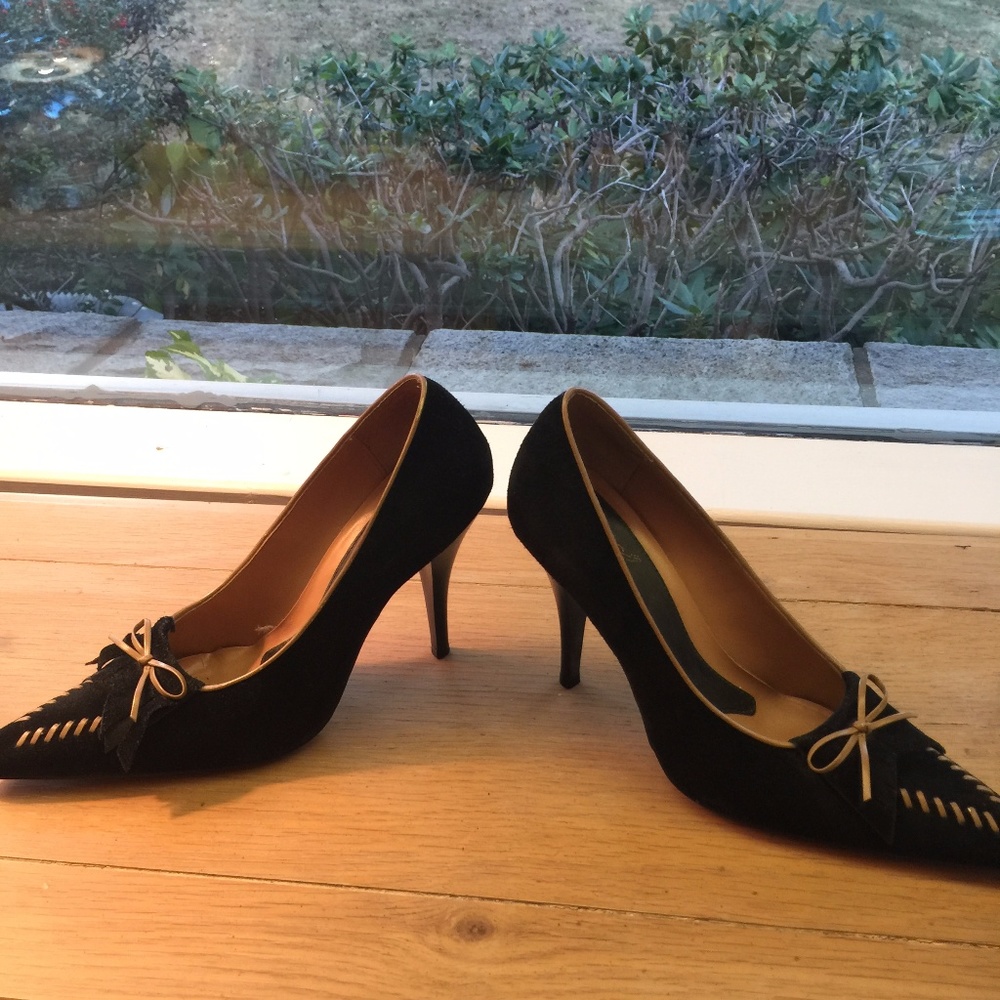 Barely worn,Carlos Black Suede heel