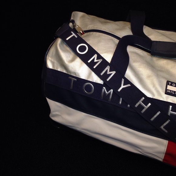 VTG Tommy Hilfiger BIG LOGO! Duffle ⚪️ - Picture 3 of 4