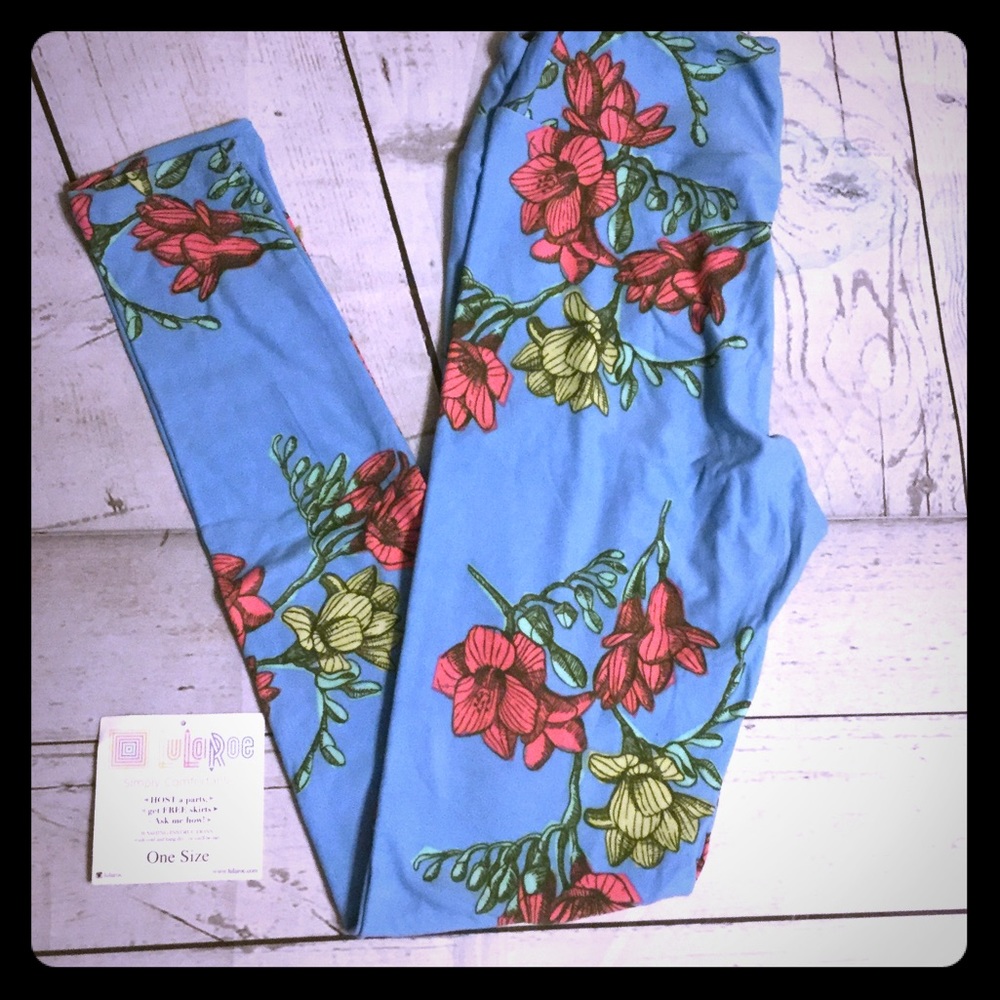 🌺NWT one size pastel blue flower print