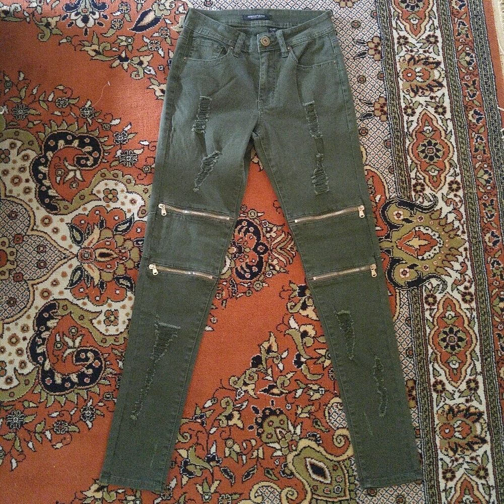 Distressed jeggings