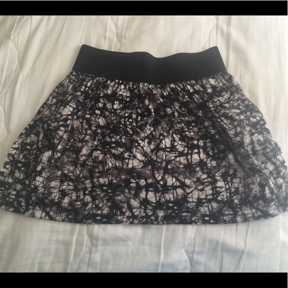 Wet seal skirt